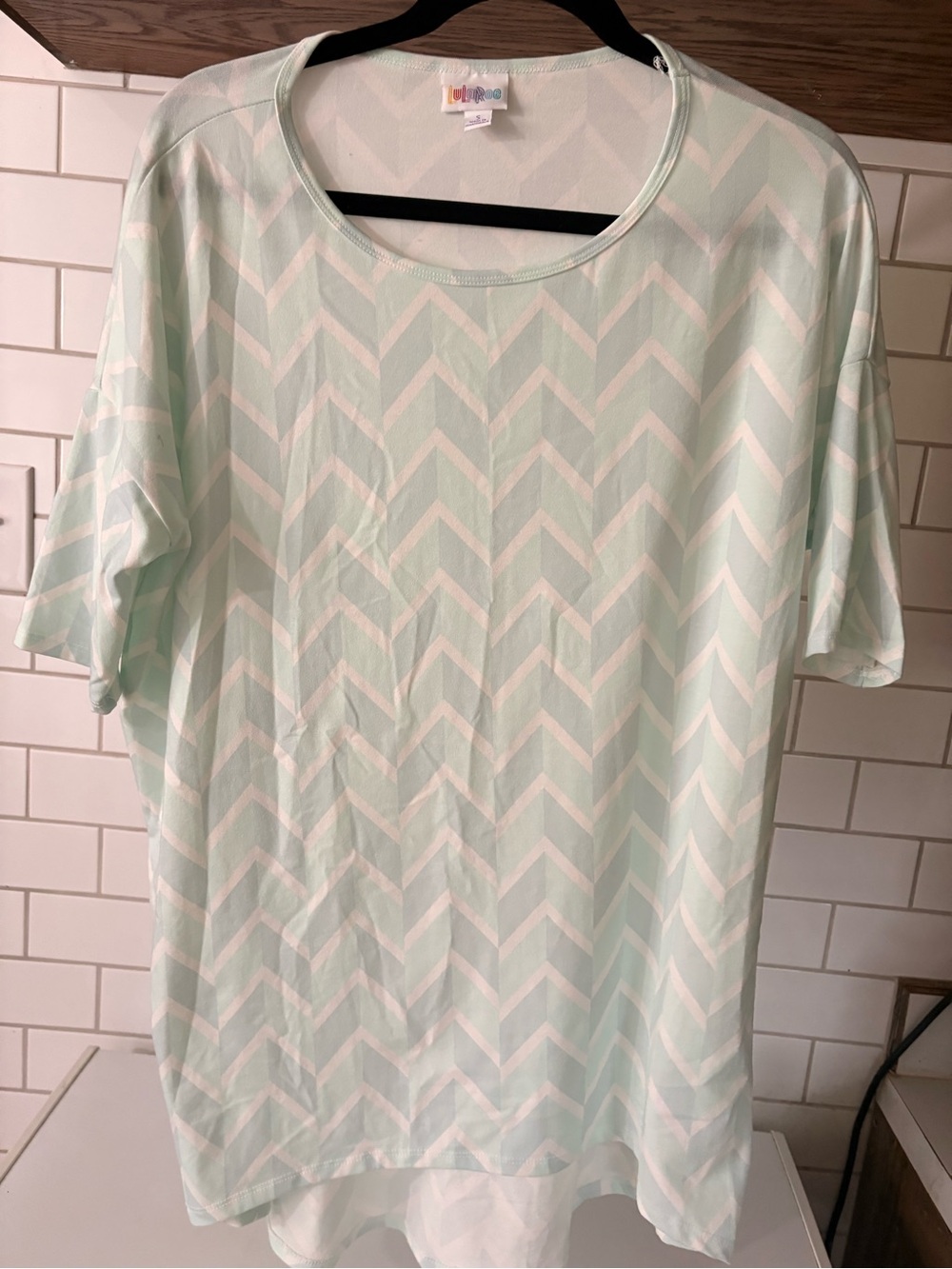 LuLaRoe Mint Chevron Short Sleeve Scoop Neck Top